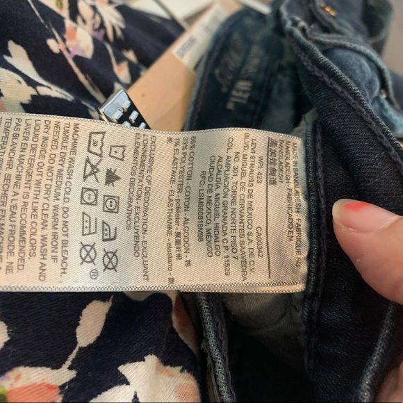 Men’s Signature Levi Strauss Jeans - Picture 6 of 7